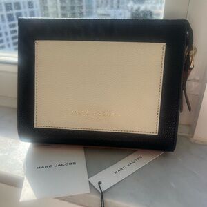 New Marc Jacobs New York Cosmetic Bag ✨✨✨